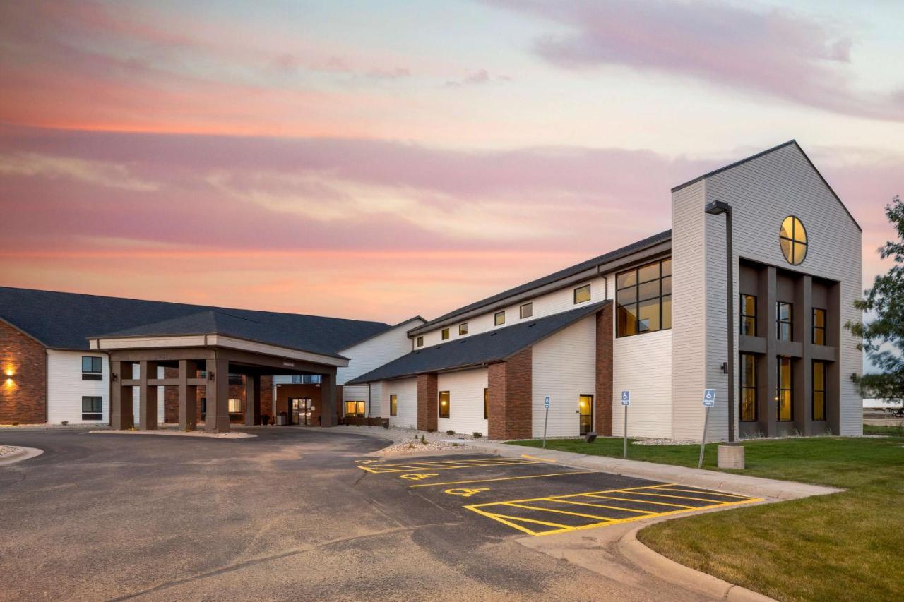 Best Western Watertown Inn & Suites Esterno foto