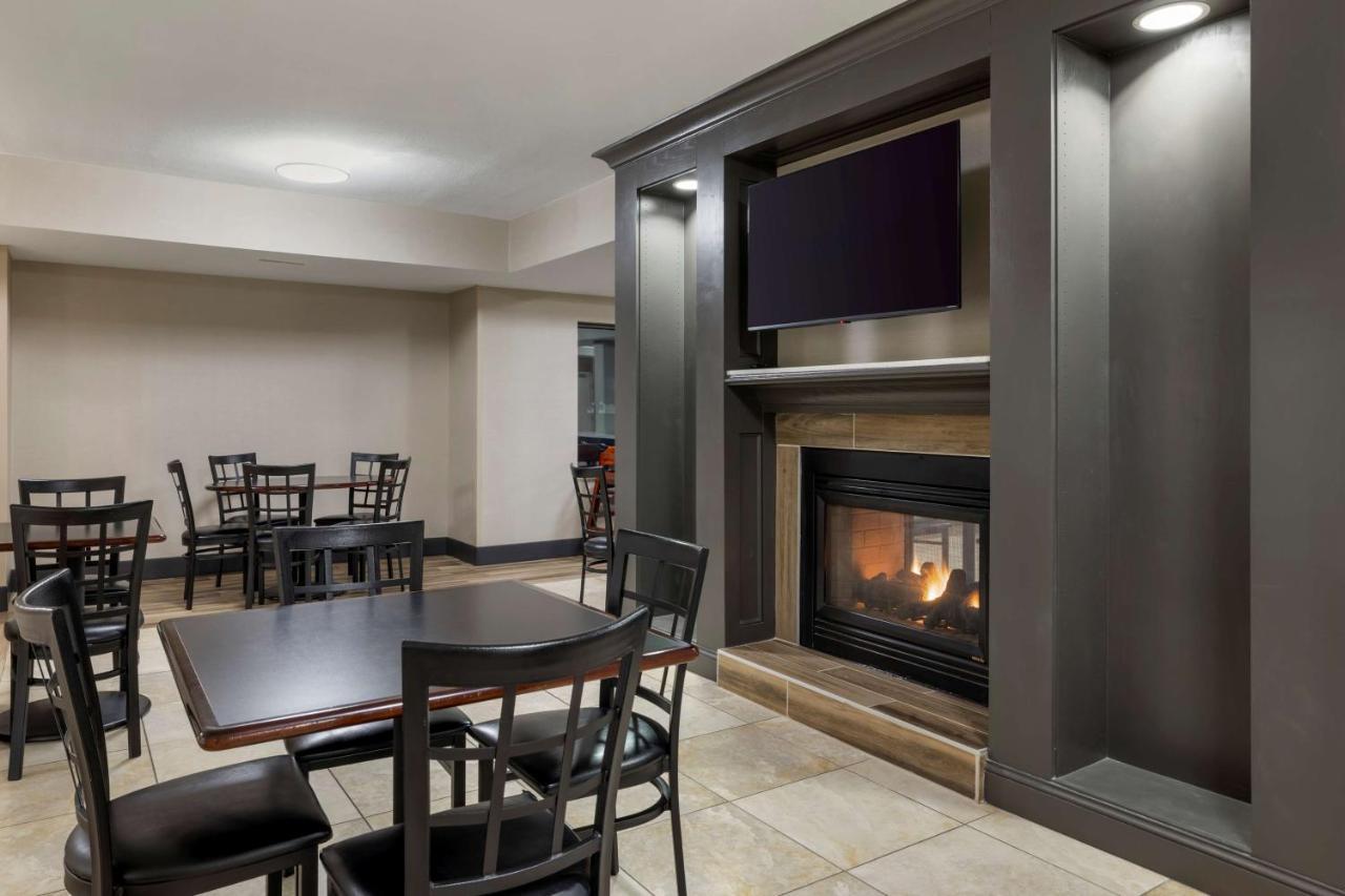 Best Western Watertown Inn & Suites Esterno foto
