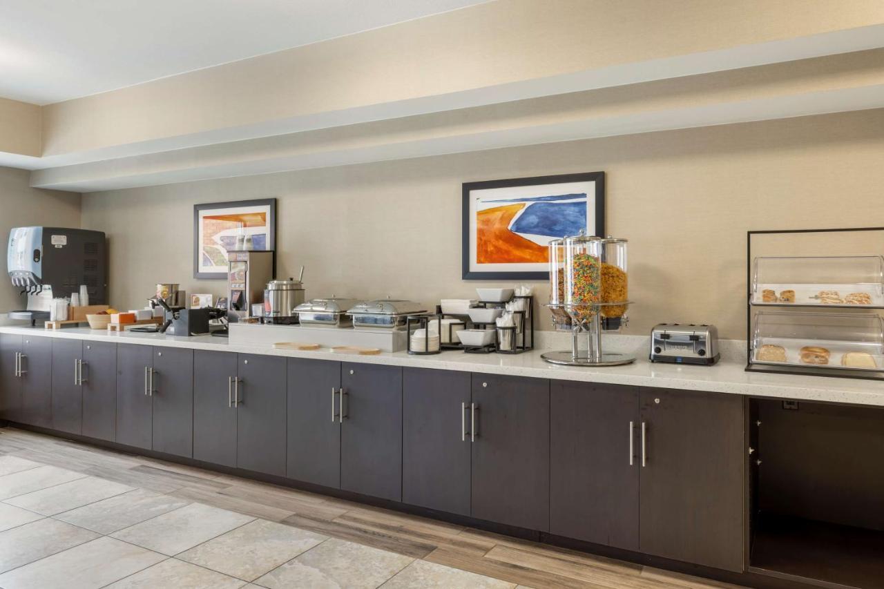 Best Western Watertown Inn & Suites Esterno foto