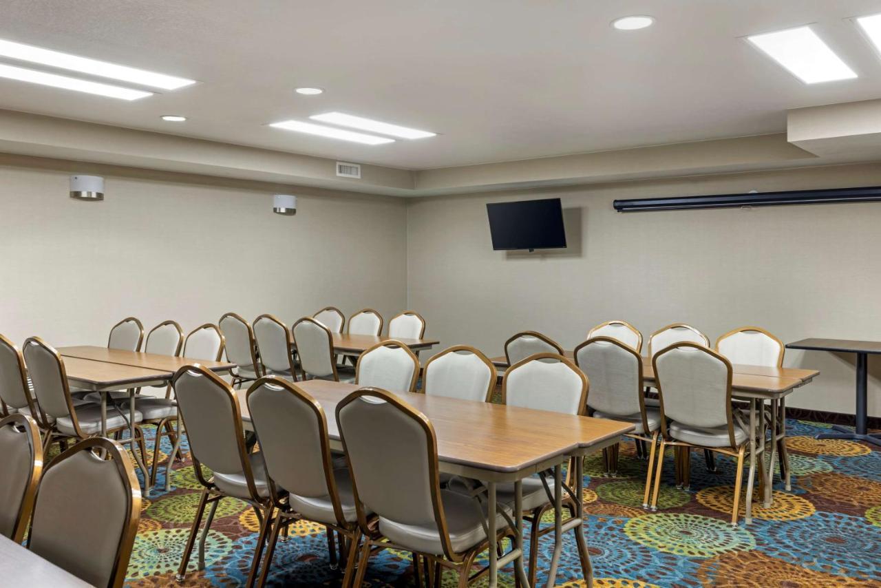 Best Western Watertown Inn & Suites Esterno foto