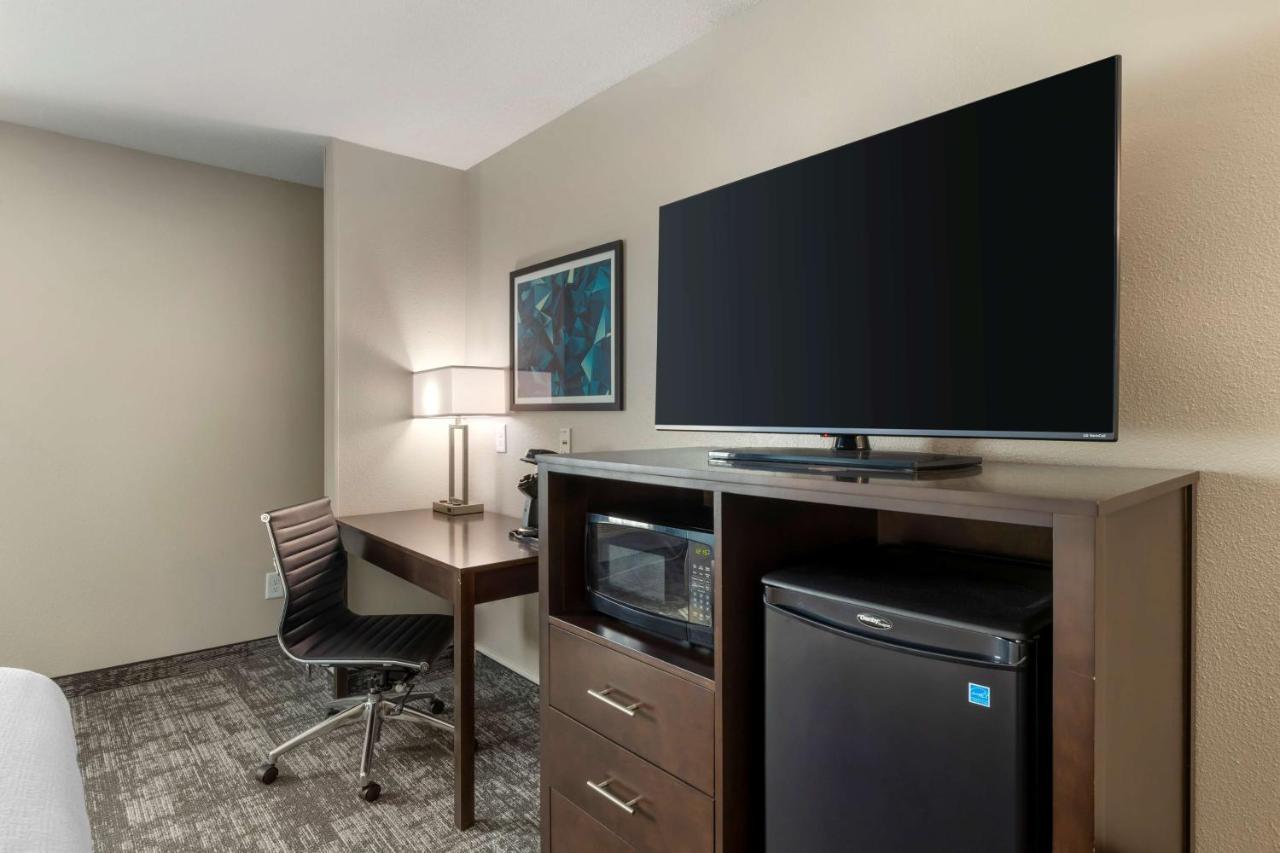 Best Western Watertown Inn & Suites Esterno foto