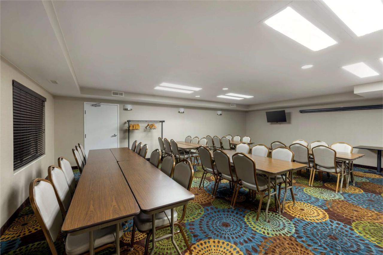 Best Western Watertown Inn & Suites Esterno foto