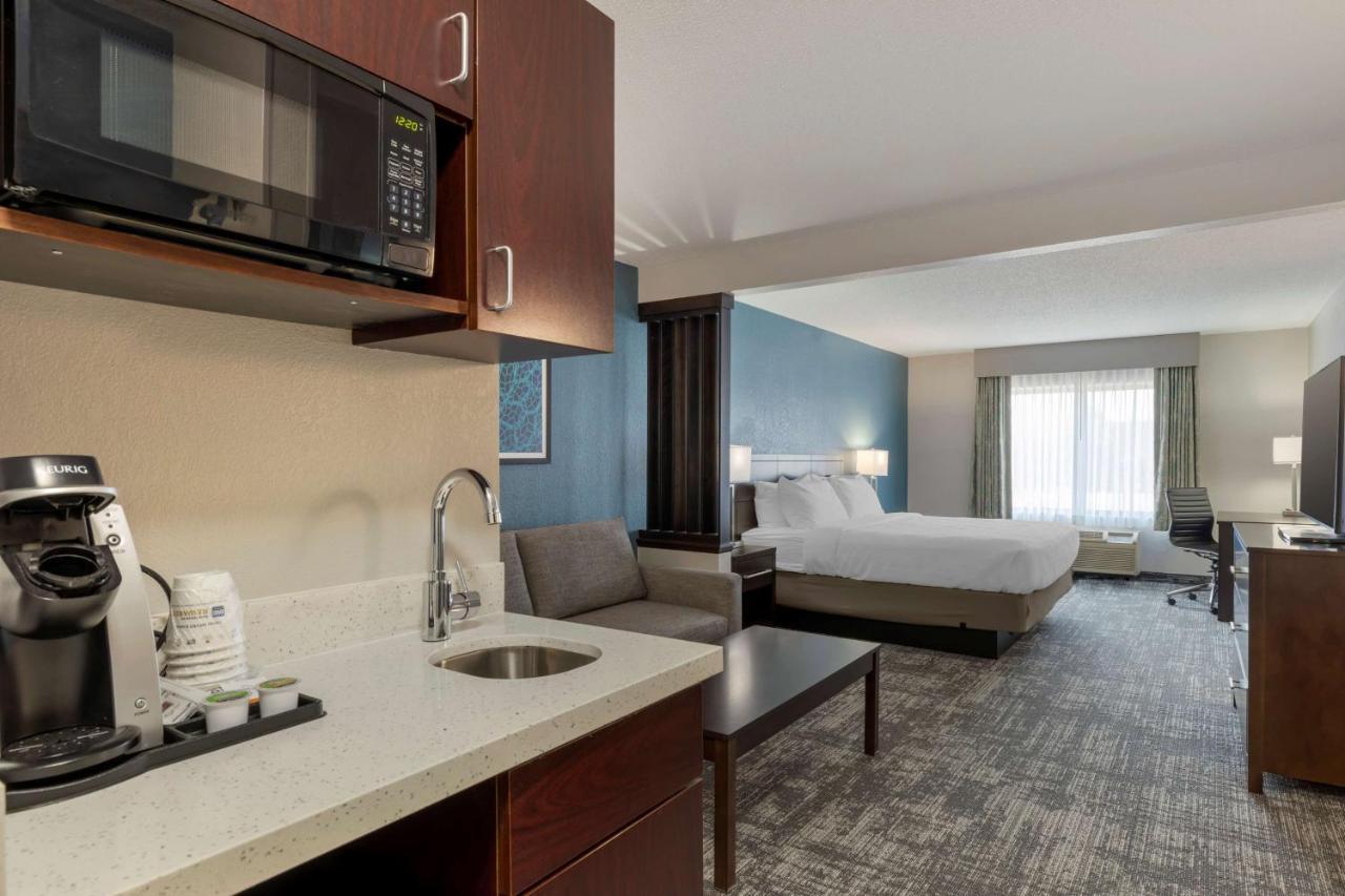 Best Western Watertown Inn & Suites Esterno foto