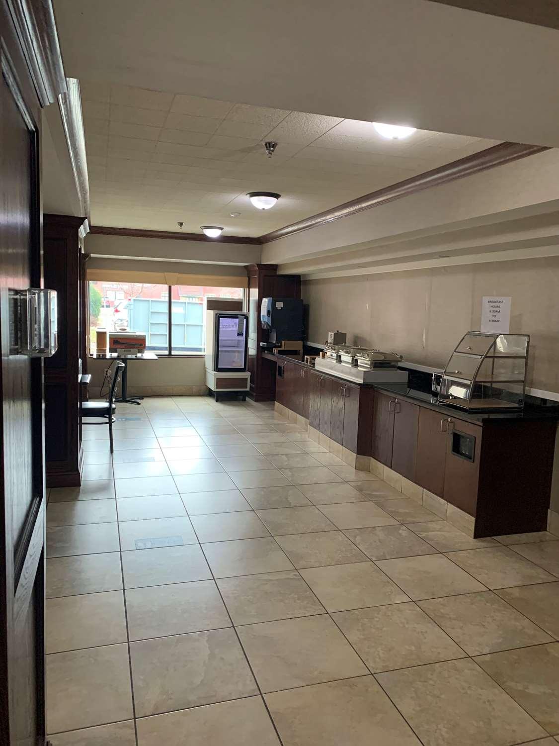 Best Western Watertown Inn & Suites Esterno foto